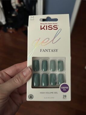 KISS Gel Fantasy Sculpted Nails in Teal